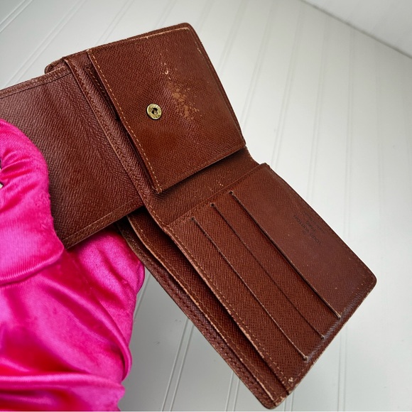 Louis Vuitton Multiple Pocket Wallet - Picture 10 of 13